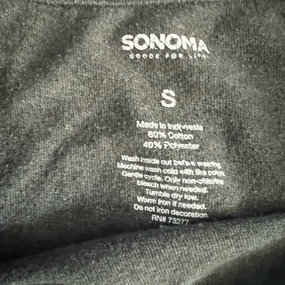 Sonoma tshirt in grey with print on front. Size small - Picture 2 of 3
